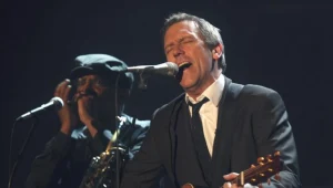 Hugh Laurie doskonale czuje się na scenie