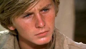 Tomasz Mędrzak w scenie z filmu "W pustyni i w puszczy"