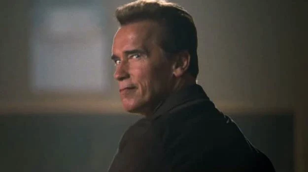 "I'll be back" - Arnold Schwarzenegger w scenie z "Niezniszczalnych" "I'll be back" - Arnold Schwarzenegger w scenie z "Niezniszczalnych"