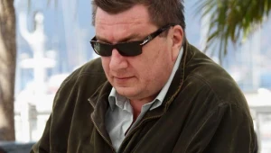 Aki Kaurismäki, tak jak Jim Jarmusch, uwielbia okulary przeciwsłoneczne - fot. VZ Celotto