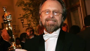 Jan A.P.Kaczmarek z Oscarem za muzykę do filmu "Marzyciel" - fot. Vince Bucci