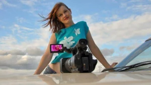 W "Orchids: My Intersex Adventure" Phoebe Hart próbuje odkryć własną interseksualną tożsamość