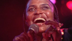 Miriam Makeba podczas jednego ze scenicznych występów.