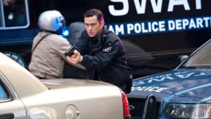 Kadr z filmu "Mroczny rycerz powstaje". Joseph Gordon-Levitt w roli Johna Blake'a.