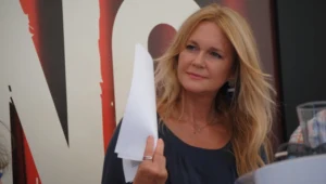 Grażyna Torbicka z kinofilskim wachlarzem.