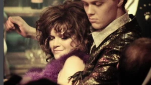 Katarzyna Figura w objęciach Jakuba Gierszała w filmie "Yuma".