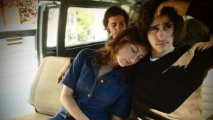 Bohaterowie "Something In The Air" Olivera Assayasa wracają do korzeni buntu maja 1968