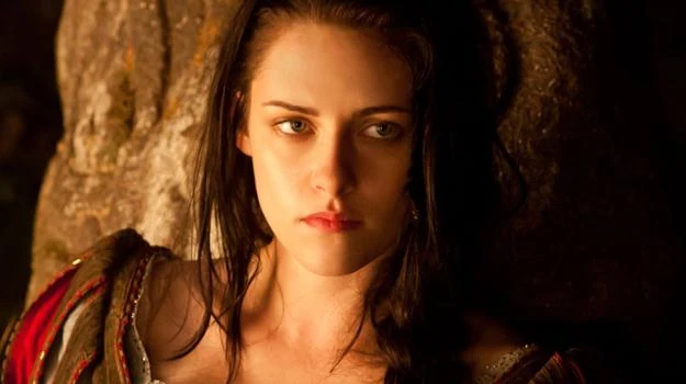 Wbrew prasowym doniesieniom, Kristen Stewart po raz drugi wcieli się w wojowniczą Śnieżkę Wbrew prasowym doniesieniom, Kristen Stewart po raz drugi wcieli się w wojowniczą Śnieżkę