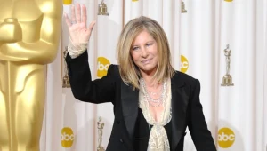 Barbra Streisand w 20120 roku wręczała Oscara reżyserce "Hurt Lockera" - Kathryn Bigelow - fot. J.M.