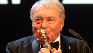 87-letni Claude Lanzmann z Honorowym Złotym Niedźwiedziem / fot. Vittorio Zunino Celotto