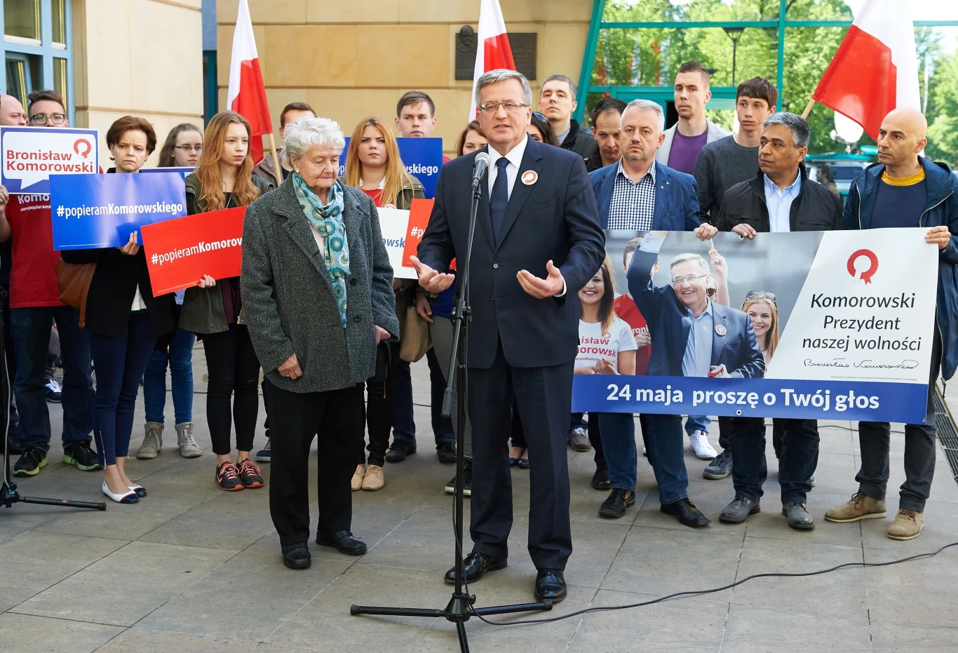 Bronisław Komorowski z matką Jadwigą