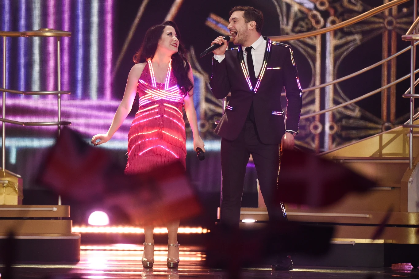 Duet Electro Velvet z Wielkiej Brytanii w utworze "Still In Love with You"