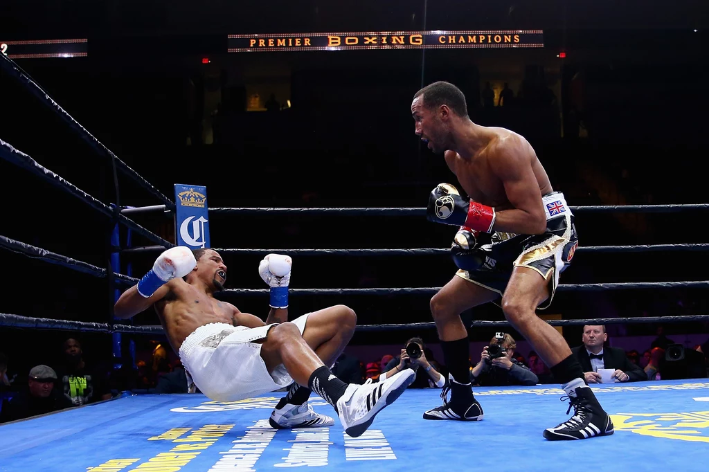 James DeGale posyła na deski Andre Dirrella James DeGale posyła na deski Andre Dirrella