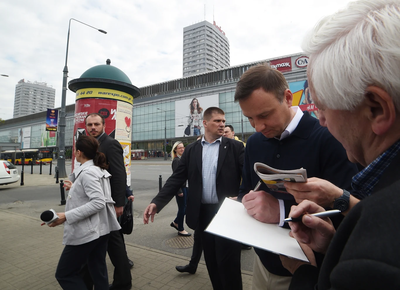 Andrzej Duda spotkał się w poniedziałek rano z mieszkańcami Warszawy.