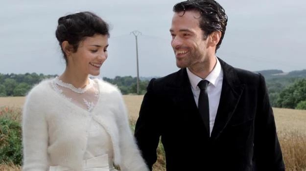 Audrey Tautou i Romain Duris w scenie z filmu "Dziewczyna z lilią" Audrey Tautou i Romain Duris w scenie z filmu "Dziewczyna z lilią"