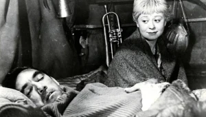 Anthony Quinn i Giulietta Masina w filmie "La strada"