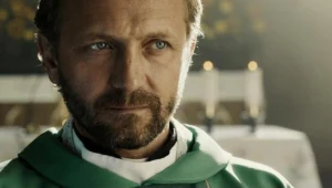 Za rolę w obrazie "W imię..." Andrzej Chyra otrzymał w Gdyni nagrodę dla najlepszego aktora.