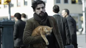 Prawie jak Bob Dylan? Oscar Isaac w scenie z filmu "Co jest grane, Davis?"