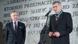 Olgierd Łukaszewicz z medalem Gloria Artis - fot. Bartosz Krupa