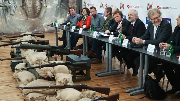 "Dzwony wojny" to kolejna, po "Szpiegach w Warszawie", wspólna produkcja TVP i BBC. "Dzwony wojny" to kolejna, po "Szpiegach w Warszawie", wspólna produkcja TVP i BBC.