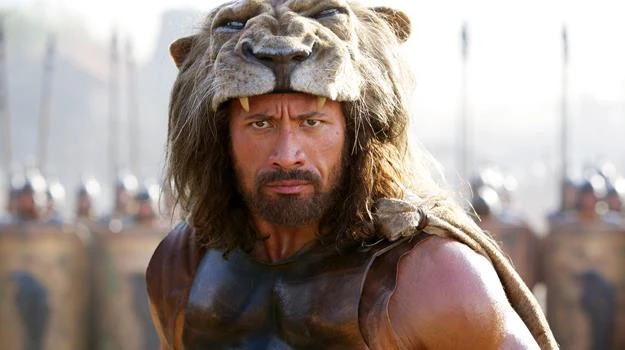 Dwayne Johnson w scenie z filmu "Hercules" Dwayne Johnson w scenie z filmu "Hercules"
