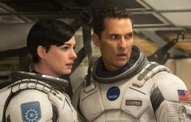 Anne Hathaway i Matthew McConaughey w filmie "Interstellar" Anne Hathaway i Matthew McConaughey w filmie "Interstellar"