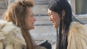 Juliette Binoche i Rinko Kikuchi w scenie z filmu "Nobody Wants the Night"