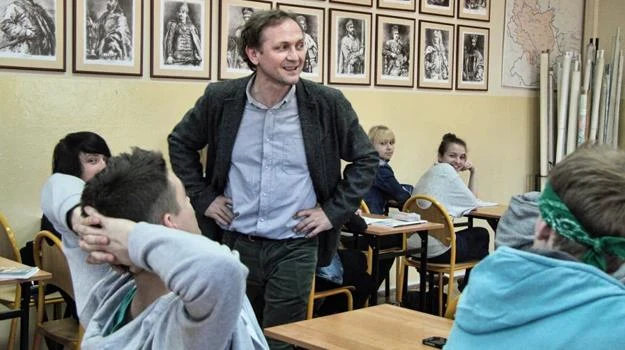 "O kapitanie, mój kapitanie"? Andrzej Chyra w scenie z "Carte Blanche" "O kapitanie, mój kapitanie"? Andrzej Chyra w scenie z "Carte Blanche"