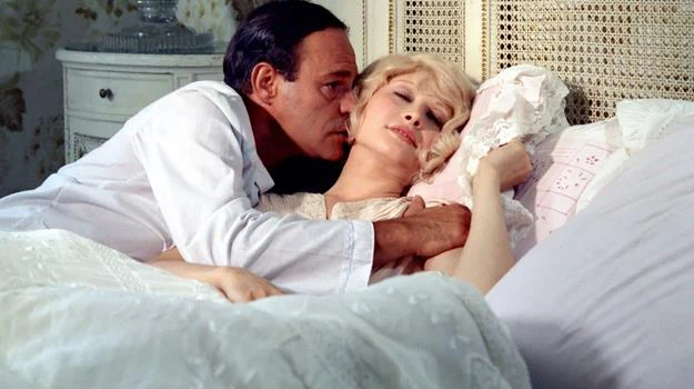 Roman Wilhelmi i Grażyna Barszczewska w scenie "miłościwej" Roman Wilhelmi i Grażyna Barszczewska w scenie "miłościwej"