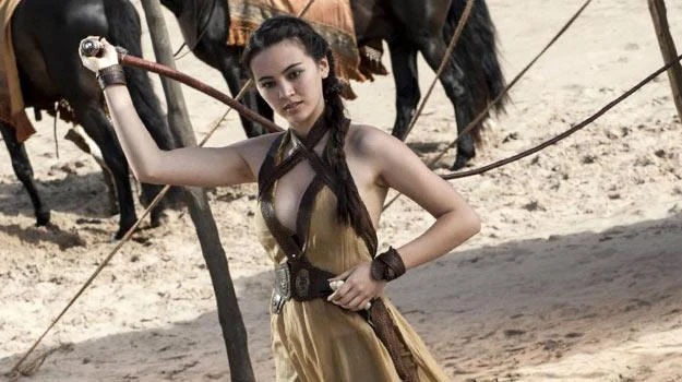 Jessica Henwick jako Nym Sand zadebiutuje w 5. sezonie "Gry o tron" - fot. Helen Sloan Jessica Henwick jako Nym Sand zadebiutuje w 5. sezonie "Gry o tron" - fot. Helen Sloan