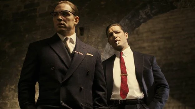 Tom Hardy i... Tom Hardy na zdjęciu promującym film "The Legend" Tom Hardy i... Tom Hardy na zdjęciu promującym film "The Legend"