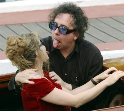 Tim Burton z żoną Heleną Bonham-Carter w Wenecji, 7 września 2005
