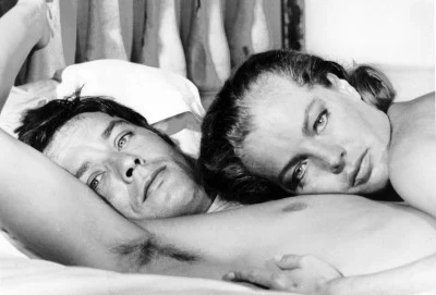 Z Romy Schneider wystąpił w mocno erotycznym "Basenie"