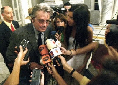 Alain Delon nadal wzbudza zainteresowanie mediów