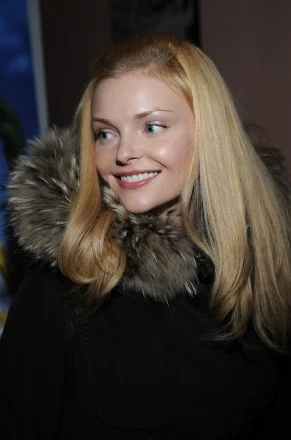 Izabella Miko
