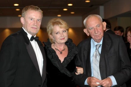 Gustaw Holoubek z żoną Magdaleną Zawadzką i Danielem Olbrychskim, fot. Marek Ulatowski