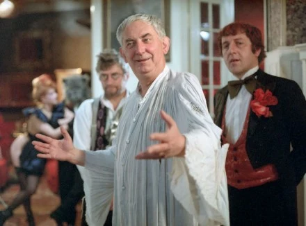 Gustaw Holoubek w filmie "Mistrz i Małgorzata" (1988)