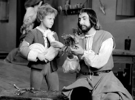 Gustaw Holoubek w filmie "Historia żółtej ciżemki" (1961)