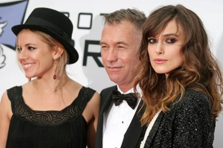 Reżyser "The Edge of Love" John Maybury ze swoimi gwiazdami.