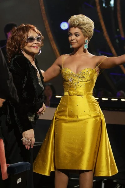 Etta James i Beyonce podczas koncertu, który 5 września odbył się w Nowym Jorku - fot. Frank Micelotta