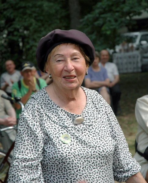 Aktorka na pikniku w Konstancinie, zorganizowanym na dzecz Domu Artystów Weteranów Scen Polskich (2006), fot. Marek Ulatowski