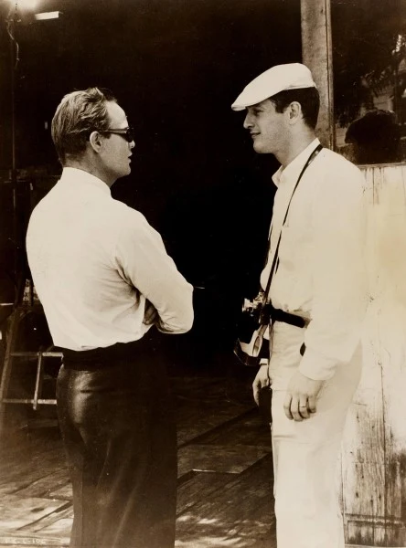 Z Marlonem Brando (L) w Hollywood w 1959 roku - fot. Haynes / Getty Images Z Marlonem Brando (L) w Hollywood w 1959 roku - fot. Haynes / Getty Images