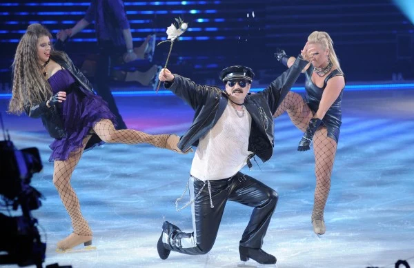 Konjo wręczył Jacykowi kwiatek "z okazji dnia kobiet", fot. A.Szilagyi