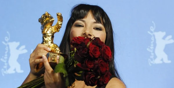 Odtwórczyni głównej roli w nagrodzonym Złotym Niedźwiedziem filmie "La teta asustada" - Magaly Solier Odtwórczyni głównej roli w nagrodzonym Złotym Niedźwiedziem filmie "La teta asustada" - Magaly Solier