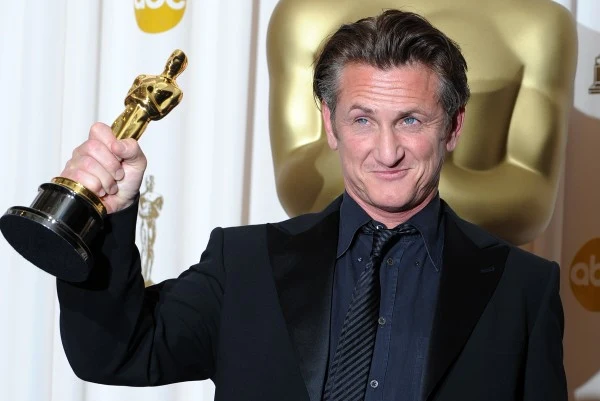 Sean Penn otrzymał Oscara za rolę w filmie "Obywatel Milk"