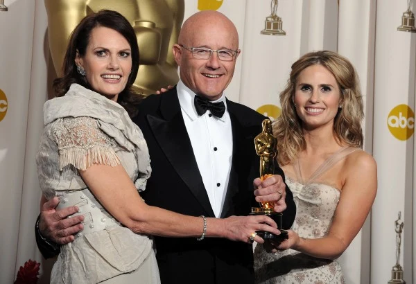 Pośmiertną statuetkę dla Heatha Ledgera za najlepszą rolę drugoplanową w filmie "Mroczny rycerz" odebrali rodzice nieżyjącego aktora: matka Sally, ojciec Kim i siostra Kate