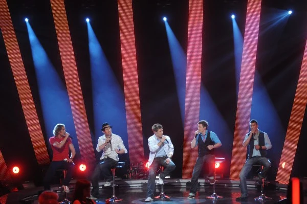 Boysband w składzie - Andrzej Nejman, Jakub Tolak, Żora Koroljow, Maciej Jachowski, Daniel Wieleba.