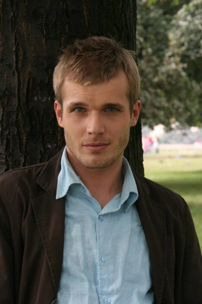 Tomasz Ciachorowski wcieli się w postać 33-letniego architekta Michała Duszyńskiego.