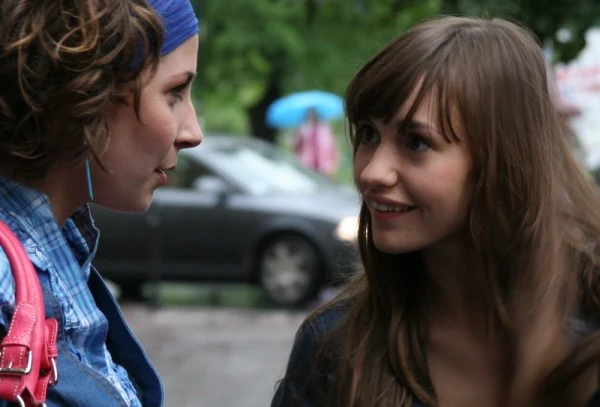 Majka Olkowicz (Joanna Osyda - P) zdradza Lilce (Magdalena Grąziowska - L) swój sekret.