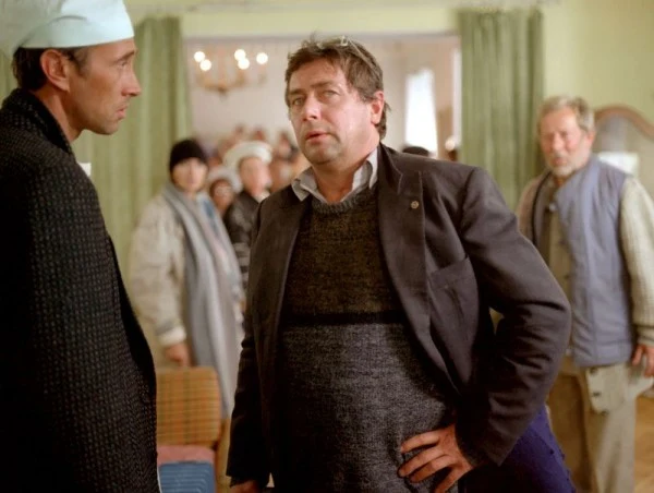 Jako cenzor Rabkiewicz w "Ucieczce z kina Wolność" Wojciecha Marczewskiego (1990) Jako cenzor Rabkiewicz w "Ucieczce z kina Wolność" Wojciecha Marczewskiego (1990)